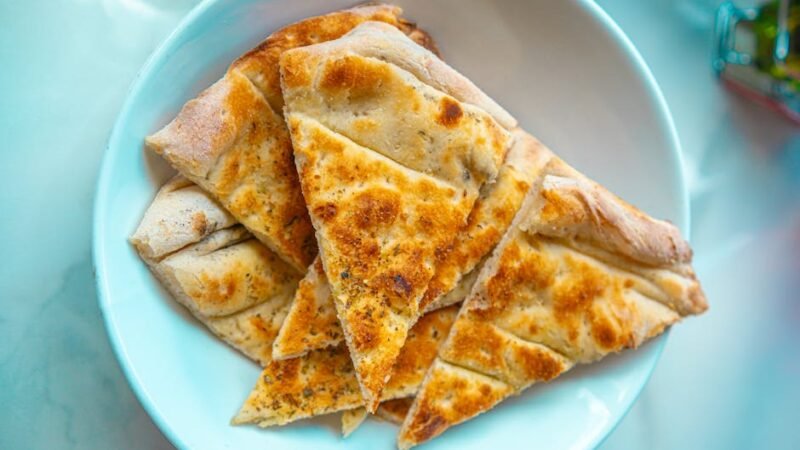 Pão low carb de frigideira fácil: receita pronta em 5min